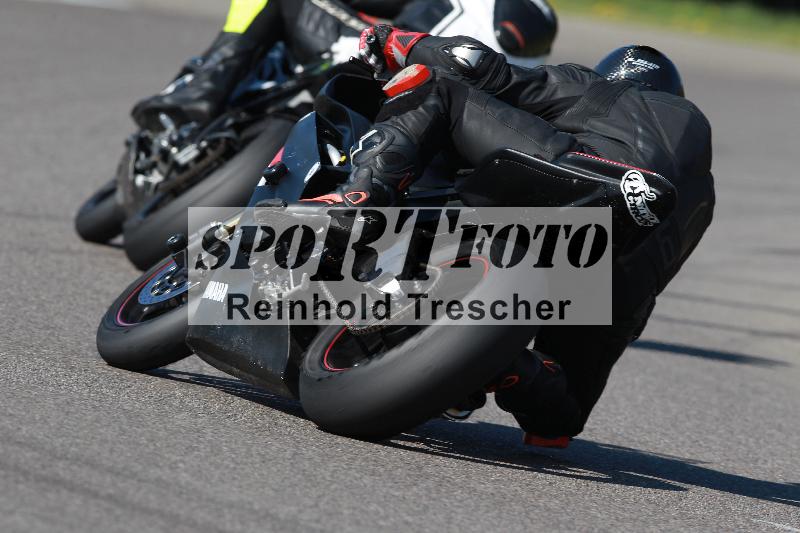 /Archiv-2022/07 16.04.2022 Speer Racing ADR/Gruppe gelb/backside